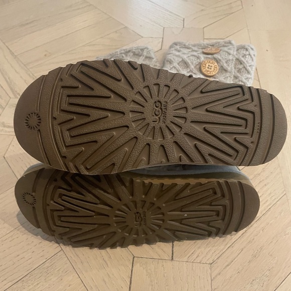 UGG Women's Lattice Cardy #3066; size 5 - Picture 1 of 3